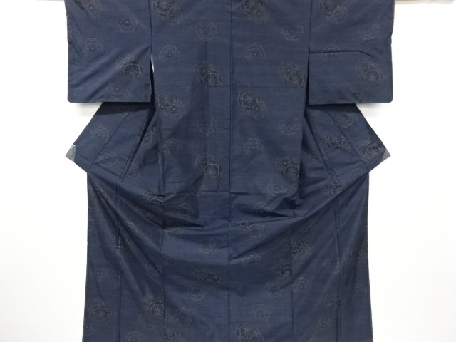 未使用品　源氏車模様織り出し本場泥大島紬着物